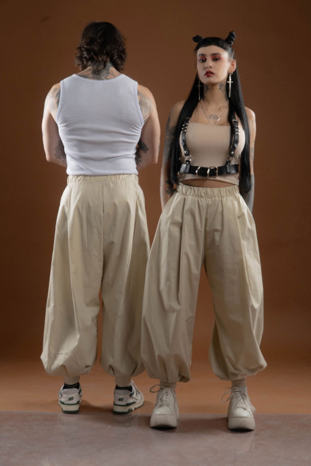 Galería del producto HAREM PANT BEIGE UNISEX