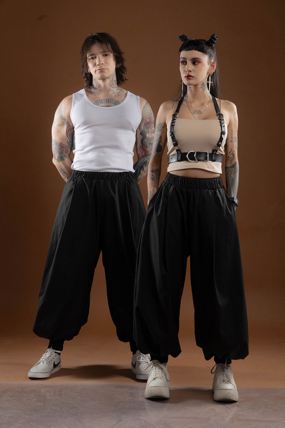 Galería del producto HAREM PANT NEGRO MILITAR UNISEX